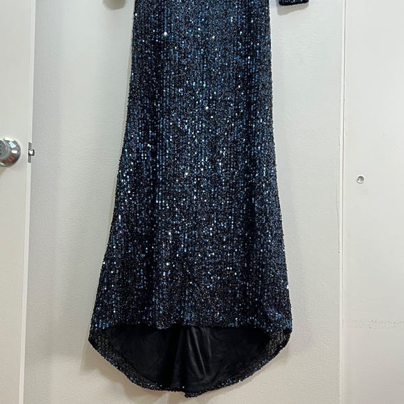 Mac Duggal Ieena 26445 Sequin Long Sleeve Gown - Picture 5 of 13